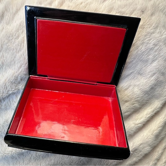 Russian painted Lacquered box - Picture 2 of 3